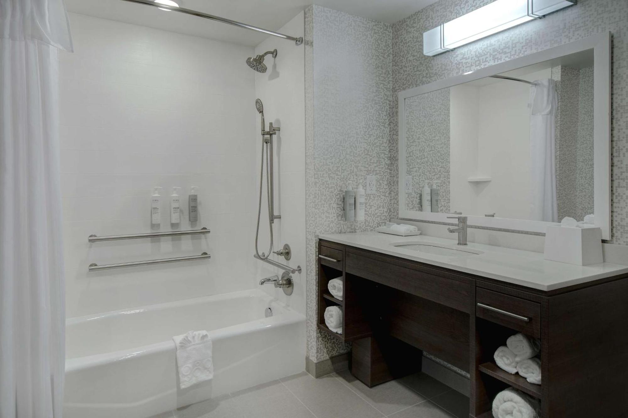 Home2 Suites By Hilton Grand Rapids Airport 켄트우드 외부 사진